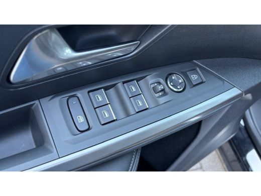 Peugeot 5008 1.2 HYBRID 145PK 7-ZITS GT AUTOMAAT / NAVI / LEDER / CLIMA / FULL-LED / 19" LMV / KEYLESS / CAMER... ActivLease financial lease