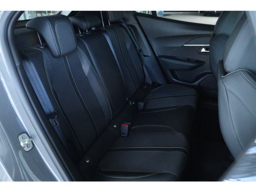 Peugeot e-2008 EV GT 54 kWh | Cruise Control | Camera | Keyless | Carplay | Climate | LED | Sfeerverlichting ActivLease financial lease