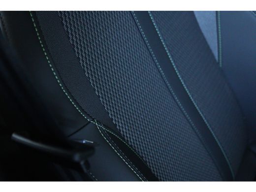 Peugeot e-2008 EV GT 54 kWh | Cruise Control | Camera | Keyless | Carplay | Climate | LED | Sfeerverlichting ActivLease financial lease