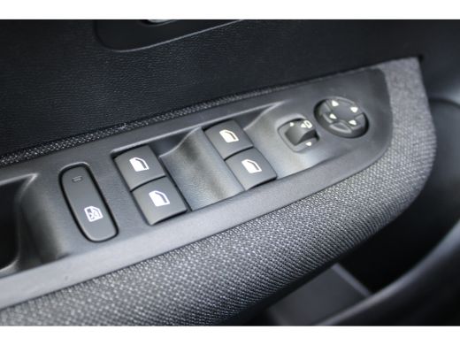 Peugeot e-208 Business, (2025-H0) 51 kWh | CAMERA | NAVI | DRAADLOOS CARPLAY | KEYLESS START | SENSOREN VOOR EN... ActivLease financial lease
