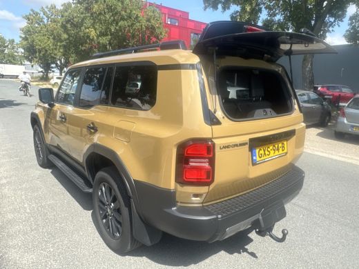 Toyota Land Cruiser 2.8 D-4D Professional 7-Persoons | 06-10141018 Voor meer informatie ActivLease financial lease