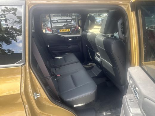 Toyota Land Cruiser 2.8 D-4D Professional 7-Persoons | 06-10141018 Voor meer informatie ActivLease financial lease