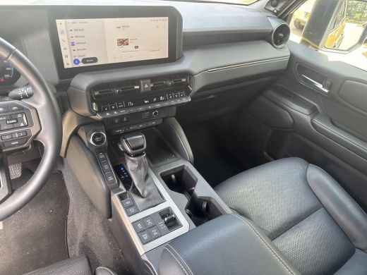 Toyota Land Cruiser 2.8 D-4D Professional 7-Persoons | 06-10141018 Voor meer informatie ActivLease financial lease