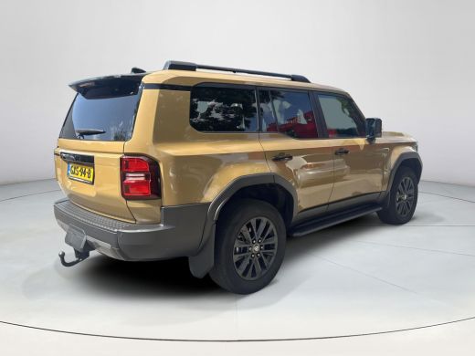 Toyota Land Cruiser 2.8 D-4D Professional 7-Persoons | 06-10141018 Voor meer informatie ActivLease financial lease