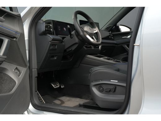 Volkswagen Tiguan 1.5 eHybrid R-Line Edition Harman Kardon | Head-Up | Panorama | 360 Camera | Leer | ActivLease financial lease