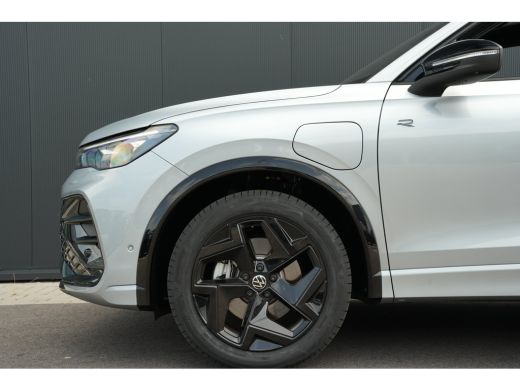 Volkswagen Tiguan 1.5 eHybrid R-Line Edition Harman Kardon | Head-Up | Panorama | 360 Camera | Leer | ActivLease financial lease