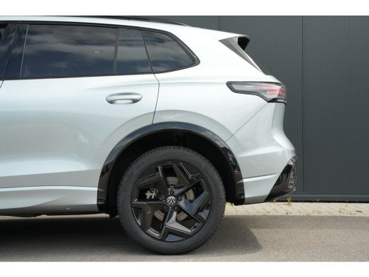 Volkswagen Tiguan 1.5 eHybrid R-Line Edition Harman Kardon | Head-Up | Panorama | 360 Camera | Leer | ActivLease financial lease