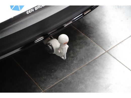 Volvo  XC40 Twin Plus AWD | Trekhaak | Stoel- en stuurverwarming | 19"-5-Doppelspeichen Sport-Design Diamants... ActivLease financial lease