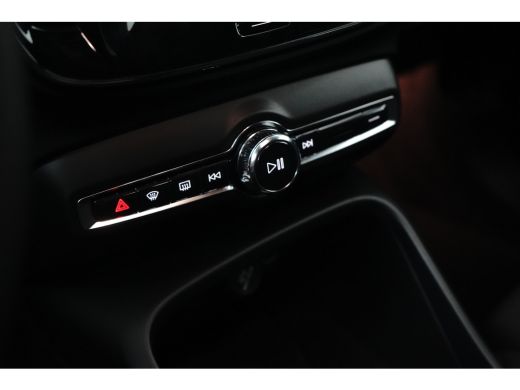 Volvo  XC40 Twin Plus AWD | Trekhaak | Stoel- en stuurverwarming | 19"-5-Doppelspeichen Sport-Design Diamants... ActivLease financial lease