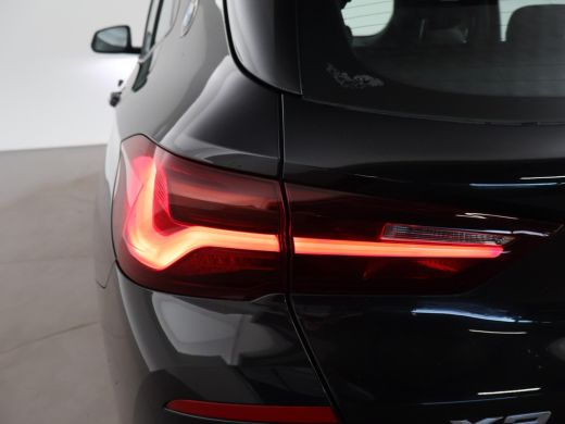 BMW X2 sDrive20i 178 PK AUT. HIGH EXECUTIVE EDITION + TREKHAAK | CAMERA | HEAD-UP | LEDER ActivLease financial lease