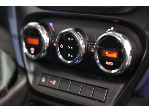 Iveco Daily 35C18H 3.0 AUTOMAAT TREKHAAK OPEN LAADBAK ActivLease financial lease
