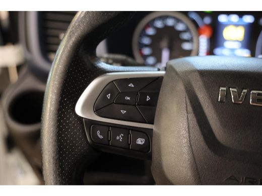 Iveco Daily 35C18H 3.0 AUTOMAAT TREKHAAK OPEN LAADBAK ActivLease financial lease