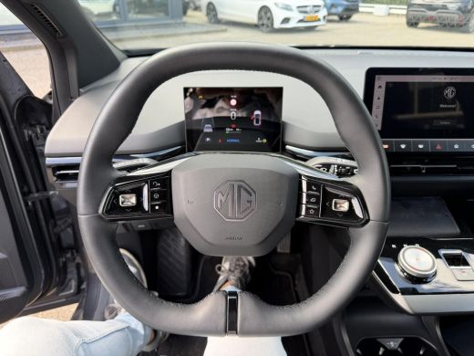 MG MG4 EV Luxury 64 kWh | 360 CAMERA| 7 JAAR MG GARANTIE T/M 03-2031| ELEK. STOEL| DODE HOEK SENSOR| STOEL ... ActivLease financial lease