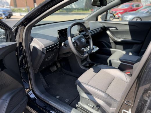 MG MG4 EV Luxury 64 kWh LONG RANGE | SOH 95 % | 15.000KM | 360&deg; CAMERA | STOEL & STUURVERWARMING | 7 JAAR M... ActivLease financial lease