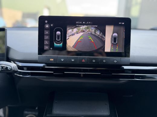 MG MG4 EV Luxury 64 kWh LONG RANGE | SOH 95 % | 15.000KM | 360&deg; CAMERA | STOEL & STUURVERWARMING | 7 JAAR M... ActivLease financial lease