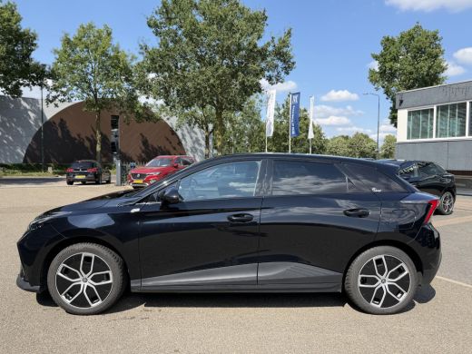 MG MG4 EV Luxury 64 kWh LONG RANGE | SOH 95 % | 15.000KM | 360&deg; CAMERA | STOEL & STUURVERWARMING | 7 JAAR M... ActivLease financial lease