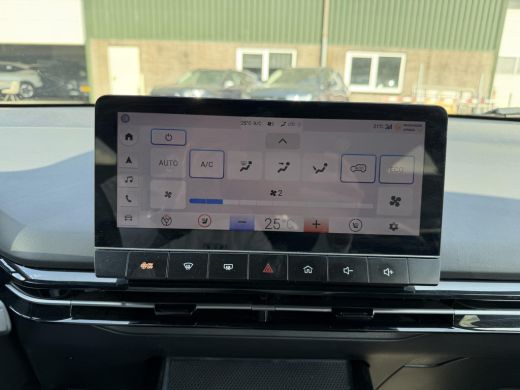 MG MG4 EV Luxury 64 kWh LONG RANGE | SOH 95 % | 15.000KM | 360&deg; CAMERA | STOEL & STUURVERWARMING | 7 JAAR M... ActivLease financial lease