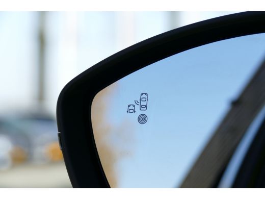 Peugeot 208 GT | Adaptieve cruise control met Stop&Go functie | Armsteunen op de voorportieren bekleed met ku... ActivLease financial lease