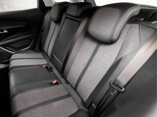 Peugeot 3008 1.2 PureTech Allure Automaat (APPLE CARPLAY, LED KOPLAMPEN, FOCAL AUDIO, LEDER, SPORTSTOELEN, GET... ActivLease financial lease