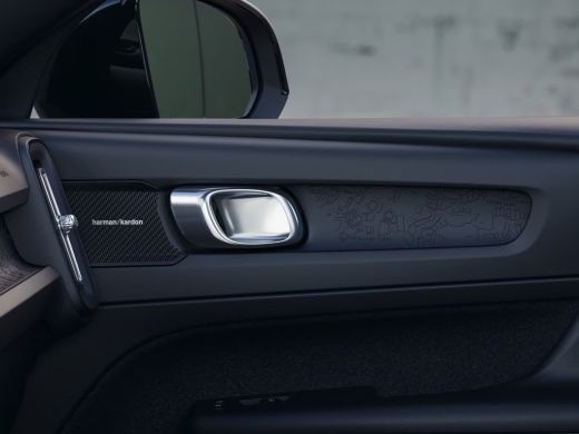 Volvo  EX40 Single Motor Plus Europe 70 kWh | Achterbank verwarmd | All seasonbanden | Apple Carplay/Android ... ActivLease financial lease
