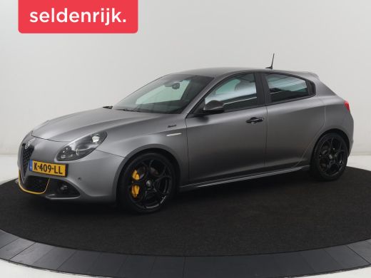 Alfa Romeo Giulietta 1.4 Turbo Sport | Gele accenten | Carplay | Park assist | Climate control | Cruise control | Carb... ActivLease financial lease