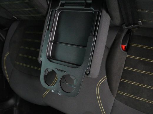 Alfa Romeo Giulietta 1.4 Turbo Sport | Gele accenten | Carplay | Park assist | Climate control | Cruise control | Carb... ActivLease financial lease