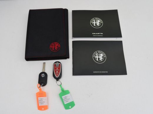 Alfa Romeo Giulietta 1.4 Turbo Sport | Gele accenten | Carplay | Park assist | Climate control | Cruise control | Carb... ActivLease financial lease