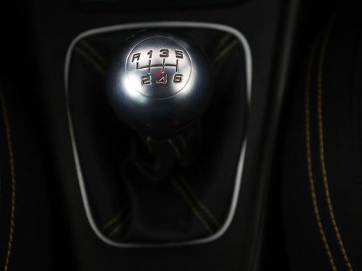Alfa Romeo Giulietta 1.4 Turbo Sport | Gele accenten | Carplay | Park assist | Climate control | Cruise control | Carb... ActivLease financial lease
