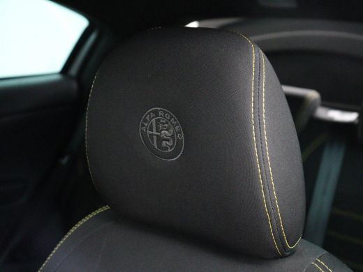 Alfa Romeo Giulietta 1.4 Turbo Sport | Gele accenten | Carplay | Park assist | Climate control | Cruise control | Carb... ActivLease financial lease