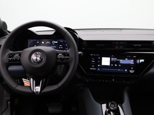 Alfa Romeo Junior Elettrica 54 kWh | Adaptieve cruise | Apple carplay/ Android auto | Parkeersensoren | Led | 97% S... ActivLease financial lease