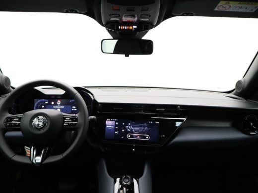 Alfa Romeo Junior Elettrica 54 kWh | Adaptieve cruise | Apple carplay/ Android auto | Parkeersensoren | Led | 97% S... ActivLease financial lease