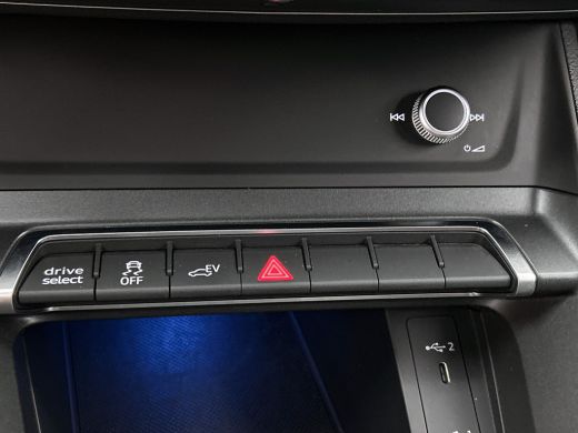 Audi Q3 45 TFSI e Hybride S Edition / 1/2 Leder-Sport / Navigatie-multimedia / Airco-ecc./ Pdc./ A.klep e... ActivLease financial lease