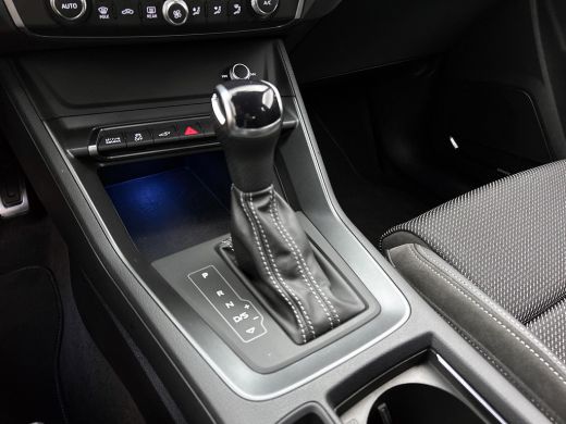 Audi Q3 45 TFSI e Hybride S Edition / 1/2 Leder-Sport / Navigatie-multimedia / Airco-ecc./ Pdc./ A.klep e... ActivLease financial lease