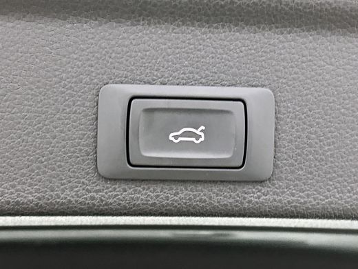Audi Q3 45 TFSI e Hybride S Edition / 1/2 Leder-Sport / Navigatie-multimedia / Airco-ecc./ Pdc./ A.klep e... ActivLease financial lease