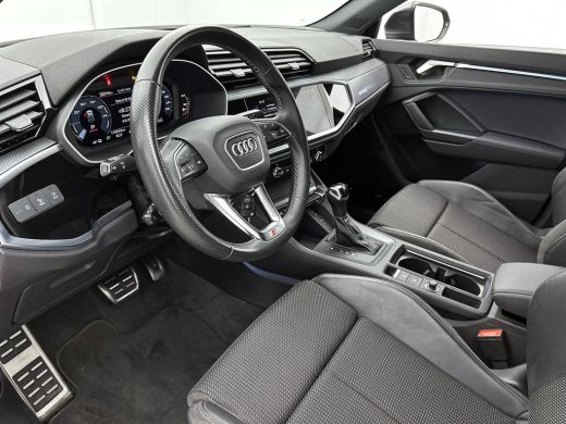 Audi Q3 45 TFSI e Hybride S Edition / 1/2 Leder-Sport / Navigatie-multimedia / Airco-ecc./ Pdc./ A.klep e... ActivLease financial lease