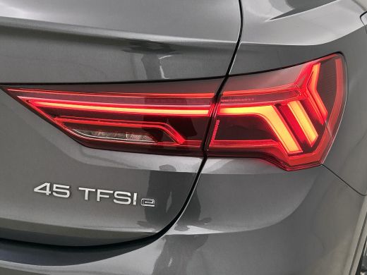 Audi Q3 45 TFSI e Hybride S Edition / 1/2 Leder-Sport / Navigatie-multimedia / Airco-ecc./ Pdc./ A.klep e... ActivLease financial lease