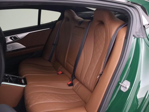 BMW M8 COMPETITION 626 PK IRISH GREEN + BOWERS & WILKINS | KERAMISCHE REMMEN ActivLease financial lease