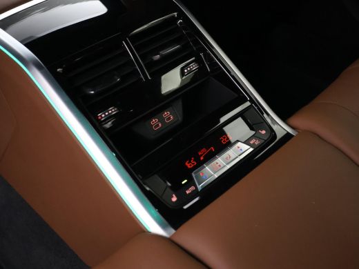 BMW M8 Gran Coup&eacute; M8 COMPETITION 626 PK IRISH GREEN + BOWERS & WILKINS | KERAMISCHE REMMEN ActivLease financial lease