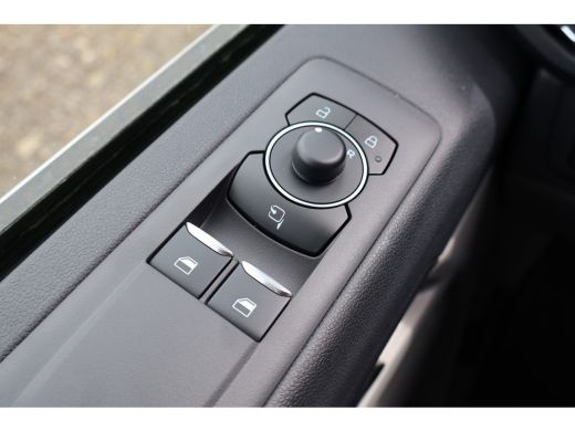Ford E-Transit Custom 320 L1 H1 Limited 71 kWh 218pk 2x Schuifdeur Trekhaak ActivLease financial lease