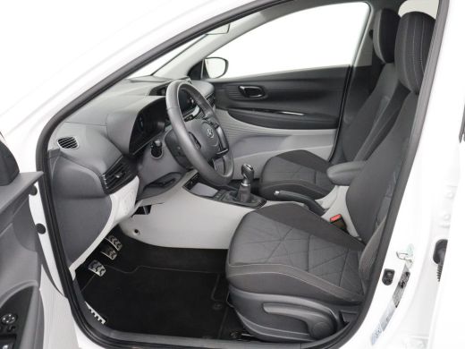 Hyundai Bayon | Virtual | Cruise control | Carplay | Park assist | DAB | Lane assist | Full LED | Camera ActivLease financial lease