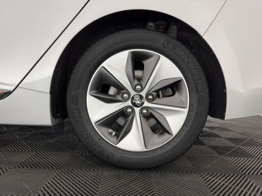 Hyundai IONIQ Comfort EV (INCL-BTW) Aut. *ADAPTIVE-CRUISE | DIGI-COCKPIT | SHIFTPADDLES | LANE-ASSIST | CCS-FAS... ActivLease financial lease