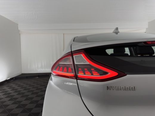 Hyundai IONIQ Comfort EV (INCL-BTW) Aut. *ADAPTIVE-CRUISE | DIGI-COCKPIT | SHIFTPADDLES | LANE-ASSIST | CCS-FAS... ActivLease financial lease