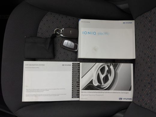 Hyundai IONIQ Comfort EV (INCL-BTW) Aut. *ADAPTIVE-CRUISE | DIGI-COCKPIT | SHIFTPADDLES | LANE-ASSIST | CCS-FAS... ActivLease financial lease
