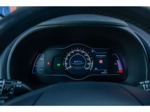 Hyundai Kona EV Comfort 64 kWh | Head-Up | Apple Carplay/Android Auto | Leder | Adaptive Cruise Control | Acht... ActivLease financial lease