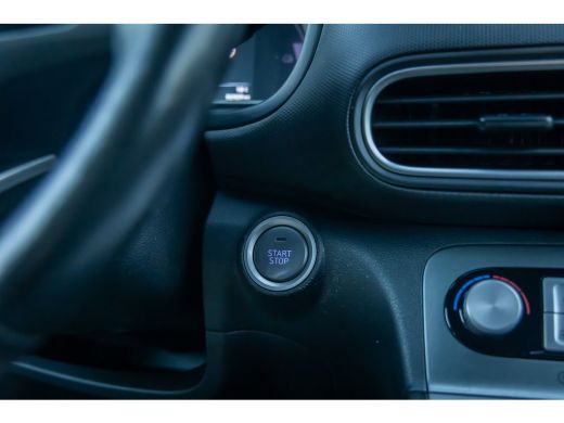 Hyundai Kona EV Comfort 64 kWh | Head-Up | Apple Carplay/Android Auto | Leder | Adaptive Cruise Control | Acht... ActivLease financial lease