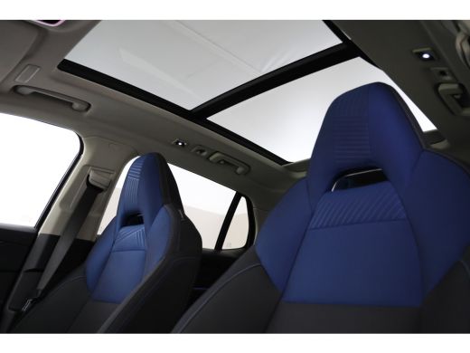 Lynk & Co 01 1.5 Panoramadak, Adaptieve Cruise Control, Airco, Apple Carplay ActivLease financial lease