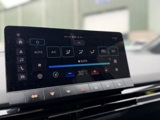 MG MG4 EV Luxury 64 kWh LONG RANGE | SOH 96% | 15.000KM | 360&deg; CAMERA | STOEL & STUURVERWARMING | 7 JAAR MG... ActivLease financial lease