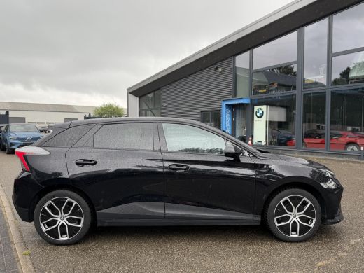 MG MG4 EV Luxury 64 kWh LONG RANGE | SOH 96% | 15.000KM | 360&deg; CAMERA | STOEL & STUURVERWARMING | 7 JAAR MG... ActivLease financial lease