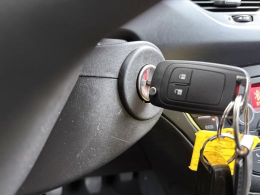 Opel Corsa 1.4 Favourite ActivLease financial lease
