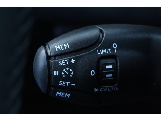 Peugeot 2008 1.2 Hybrid 145 PK Style | Climate & Cruise C. | CarPlay | Park Assist | Navigatie | LED | DAB + |... ActivLease financial lease